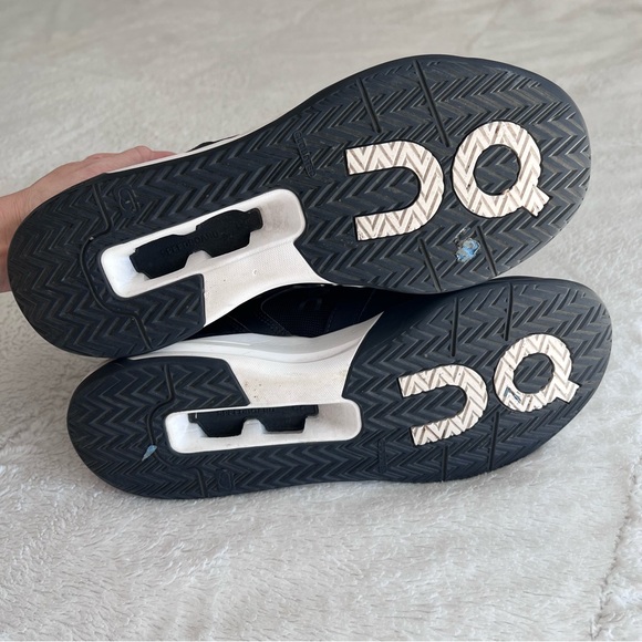 ON Running The Roger Clubhouse Pro Athletic Shoes Black White Men’s size 11 - Picture 8 of 10